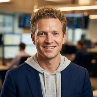 Ryan Brooks, Analyste Principal en Trading au sein de Essor Invexaro